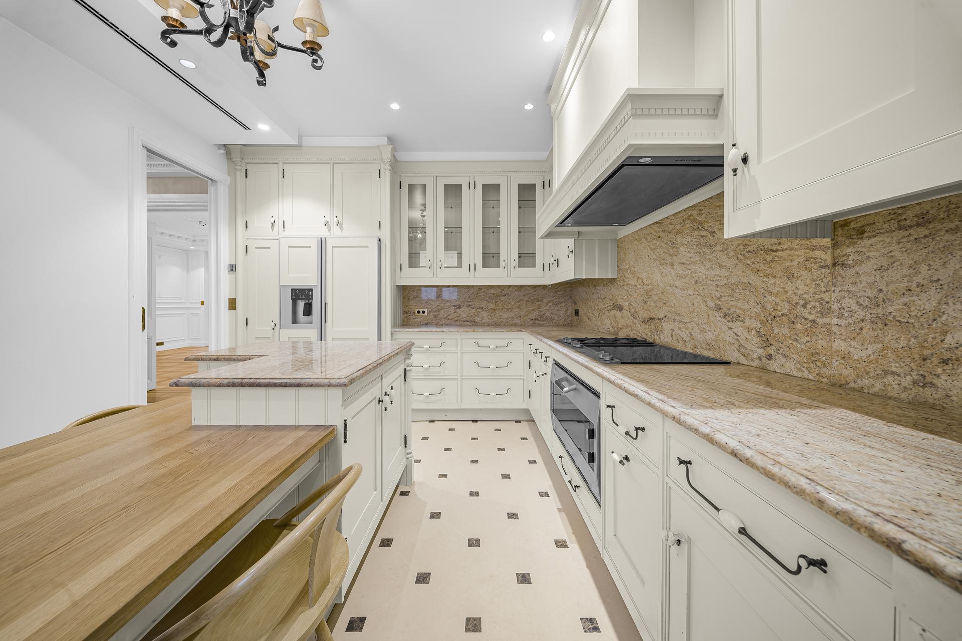 53 Rue Chauveau architecture and details